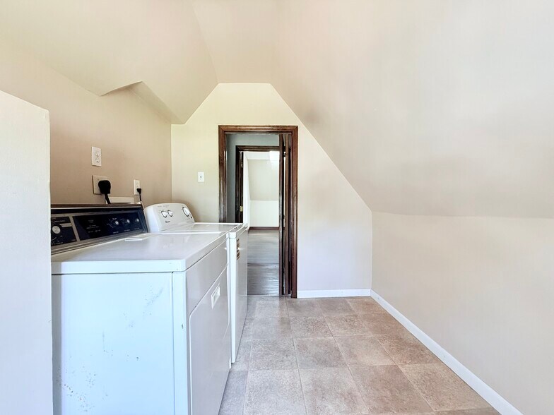 Laundry Room - 615 W 2nd St