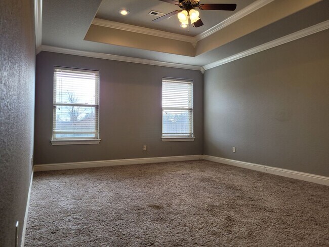 Building Photo - 3 bedroom in sought after West side of Fayetteville