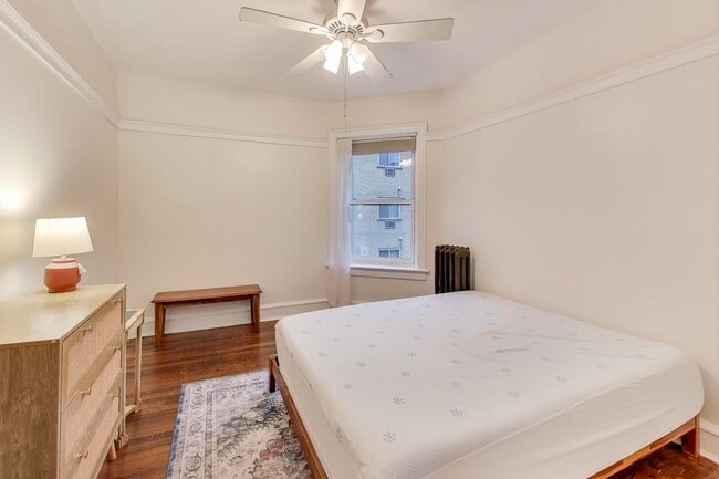 Building Photo - 3755 N Pine Grove Ave