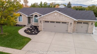 Building Photo - 10787 N 5800 W St