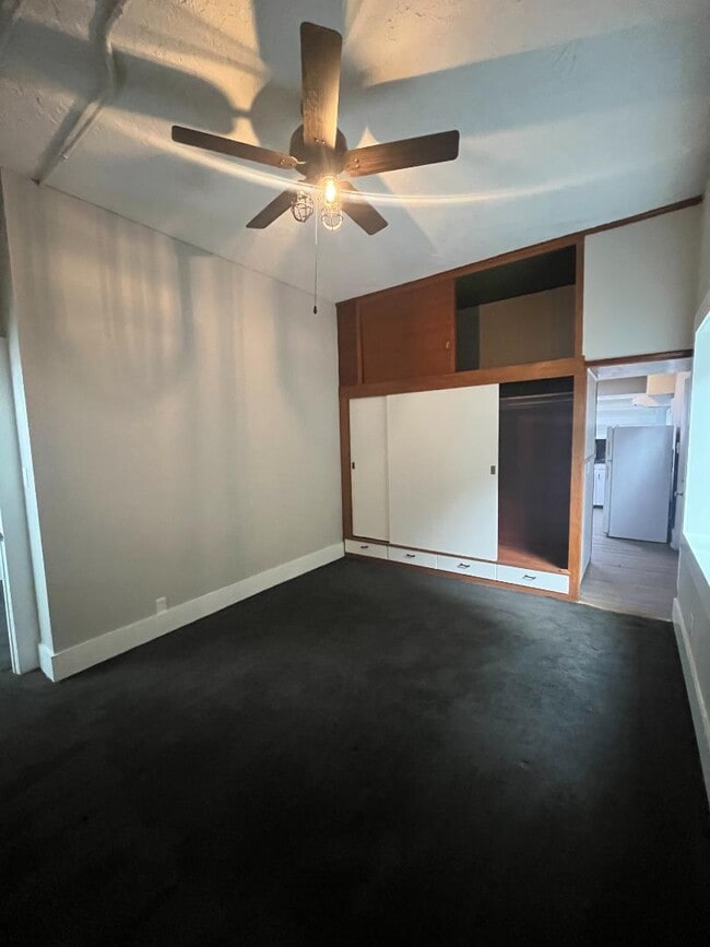 Building Photo - 122 SE Harlow Ave