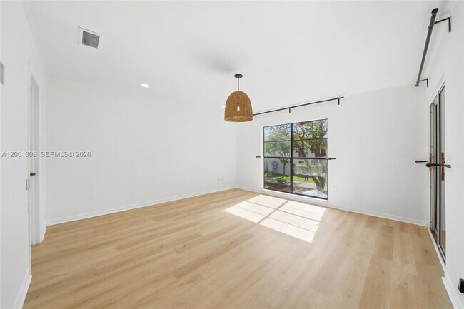 Building Photo - 6704 SW 114th Pl