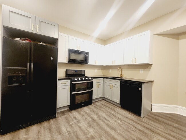 Unit 2 - 38 Warner Ave