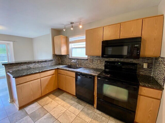 Building Photo - Welcome home to this stunning 3-bedroom, 2.5-bath residence in the desirable Meridian Place neigh...