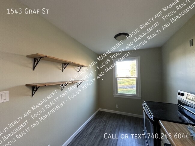 Building Photo - 1543 Graf St