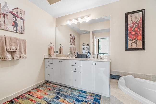 Building Photo - 701 S Olive Ave