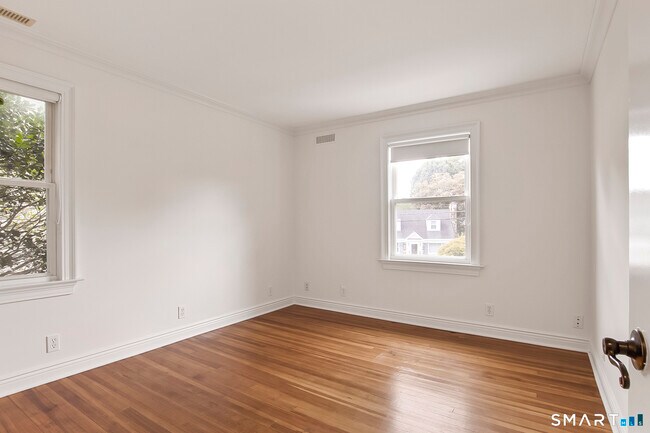 Building Photo - 125 Oaklawn Ave