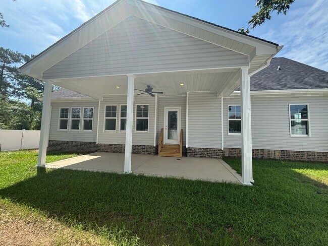 Building Photo - 645 Glensford Dr