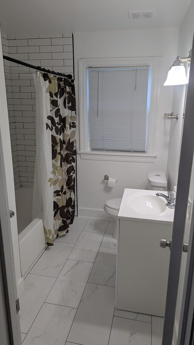 Building Photo - 3544 3rd Ave N