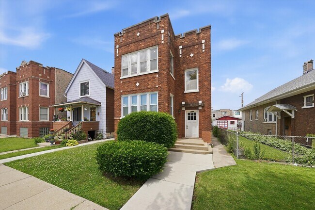 Building Photo - 3244 W 62nd Pl
