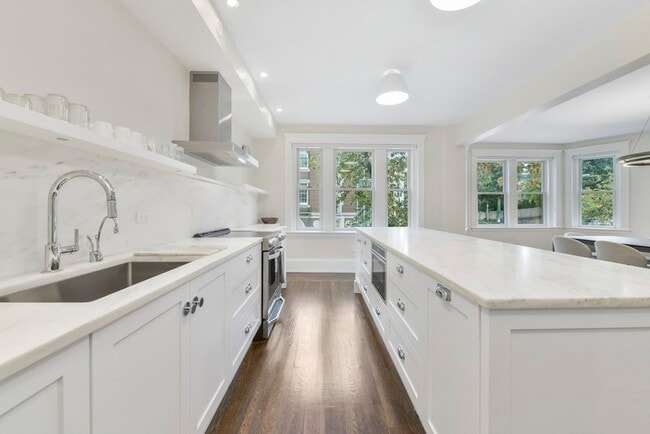 Building Photo - 70 Marshal St