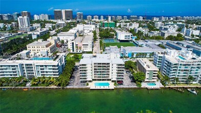 Building Photo - 9500 W Bay Harbor Dr