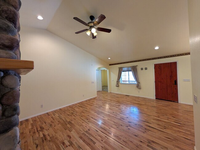 Building Photo - 224 Capitan Cir