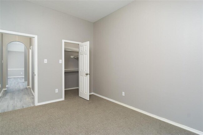 Building Photo - 3622 Englewood Dr