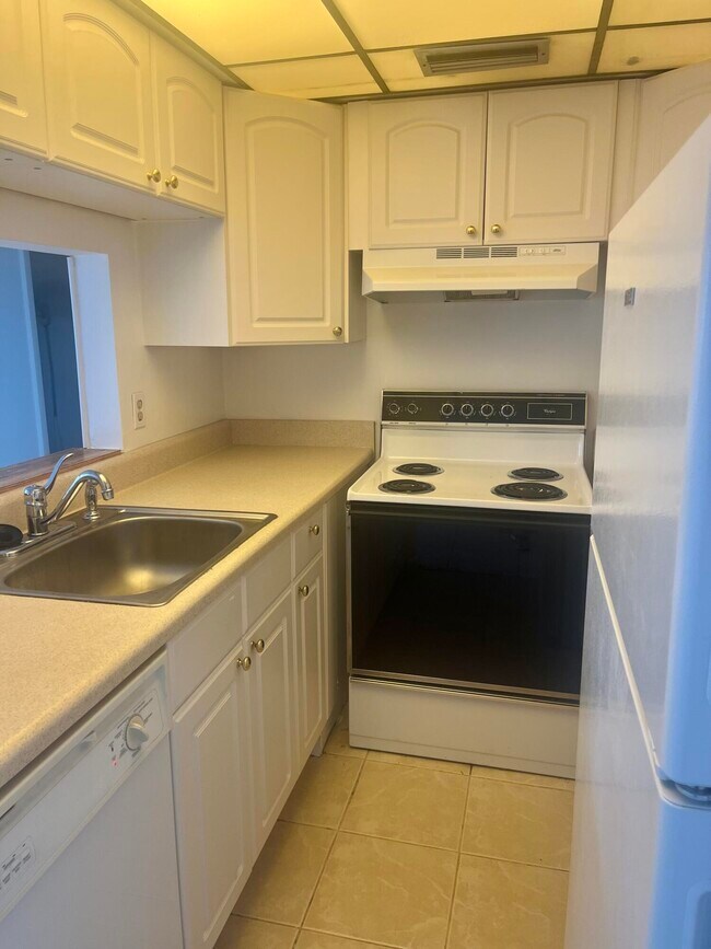 Building Photo - 7178 Golf Colony Ct