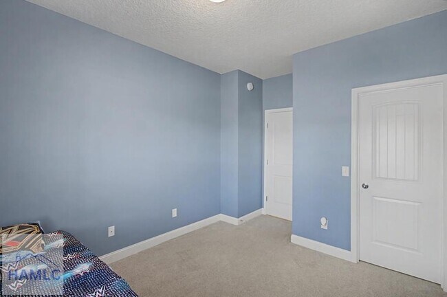 Building Photo - 413 Mcclelland Lp NE