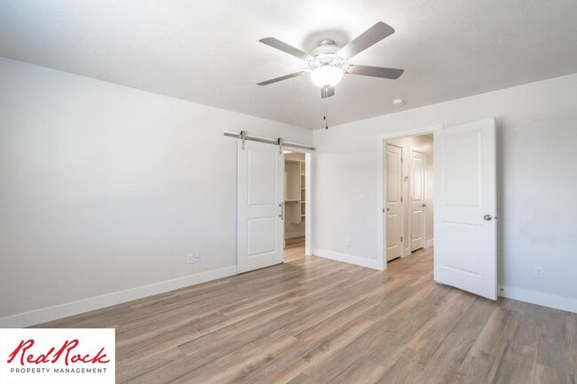 Building Photo - Gorgeous 3 Bedroom Townhome in Washington!