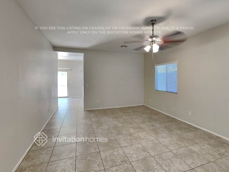 Building Photo - 2101 E Caspian Way