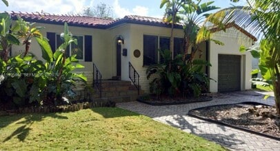 Building Photo - 5718 SW 48th St