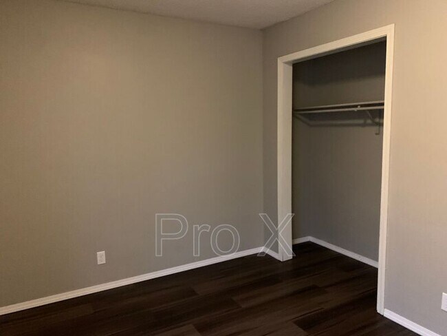 Building Photo - 1015 S St Louis Ave