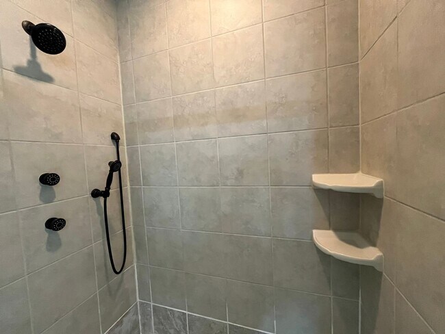 Building Photo - Located in Wrenwood Subdivision!!