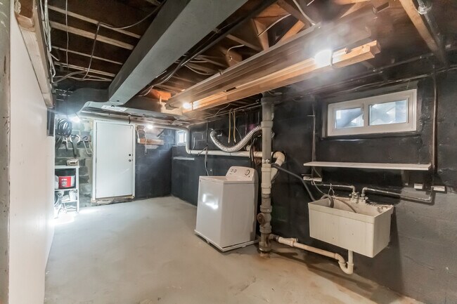 Building Photo - 1519 Boulevard