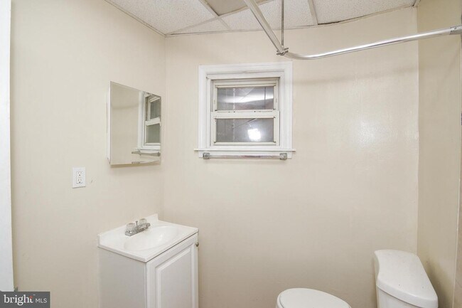 Building Photo - 2420 Greenmount Ave