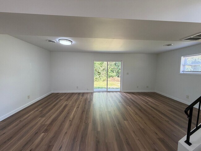 Building Photo - 813 Ridge St