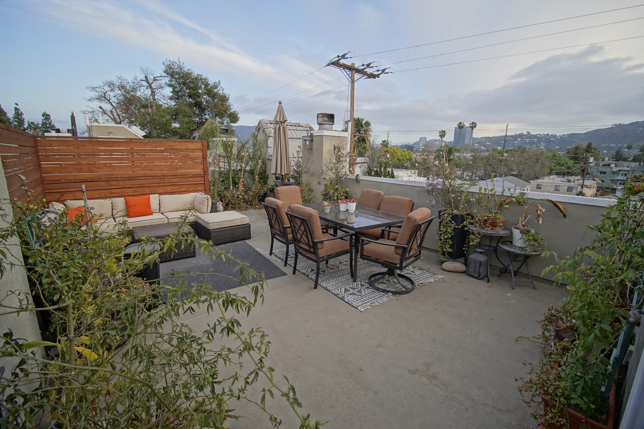 Building Photo - 10929 Landale St