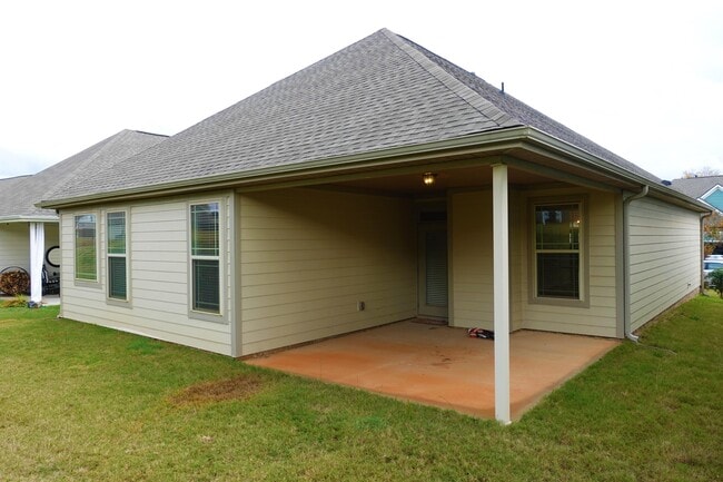 Building Photo - 176 Bur Oak Dr