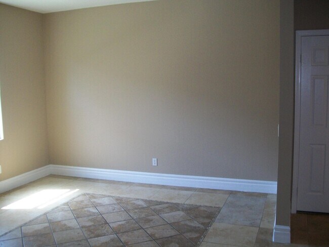Building Photo - 38227 Lone Tree Ct