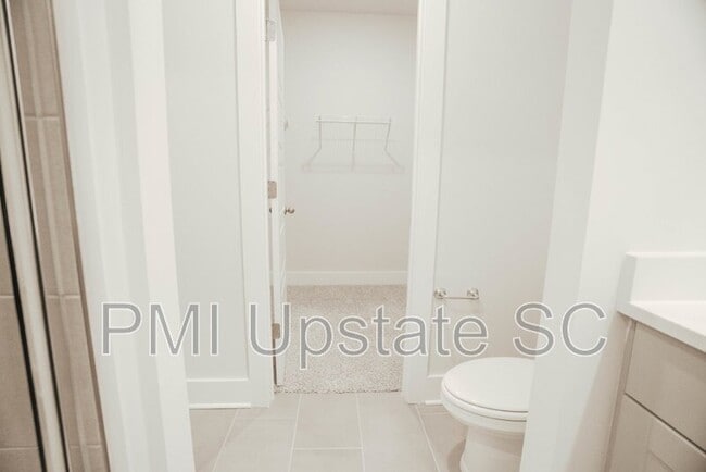 Building Photo - 35 Galley Ln