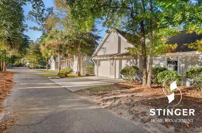 Building Photo - 14 Hayek St