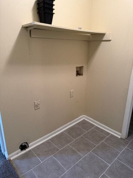 Washer/Dryer Hookup - 836 Western Ave