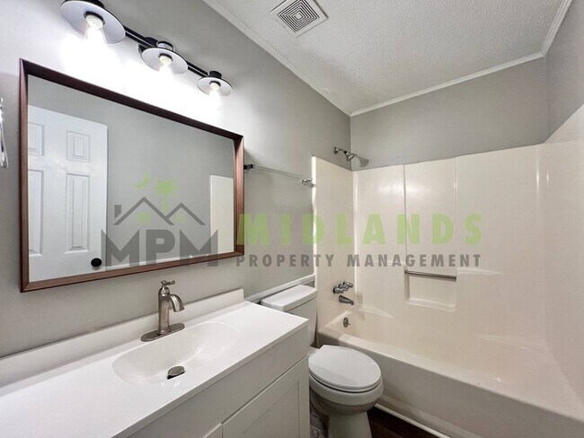 Building Photo - 237 Devonport Dr