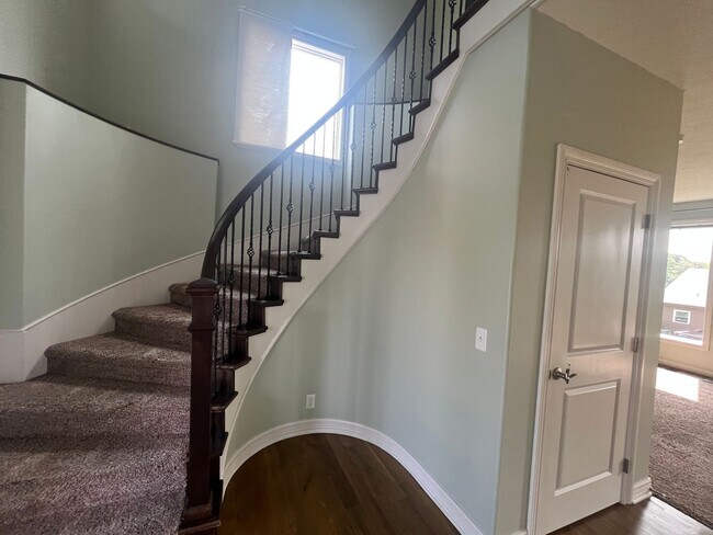Building Photo - Home For Rent Papillion