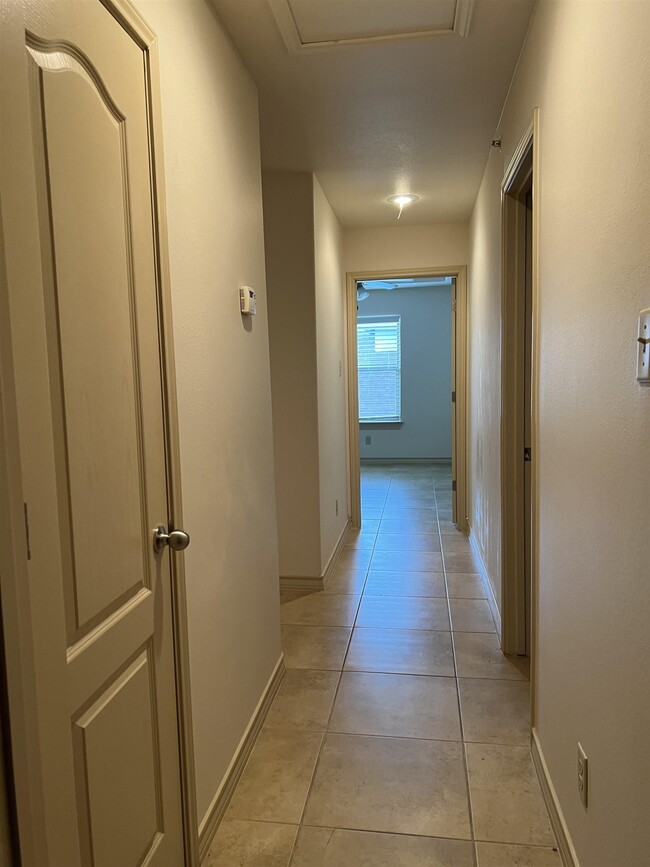 Building Photo - 10510 Sandia Dr