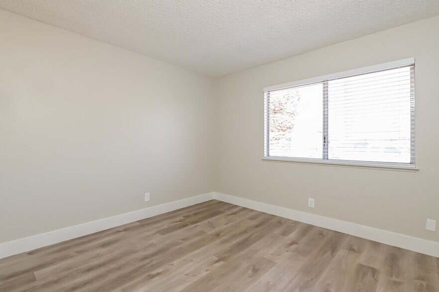 Building Photo - 1555 Calabria Dr
