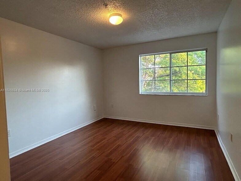 Building Photo - 12124 Saint Andrews Pl