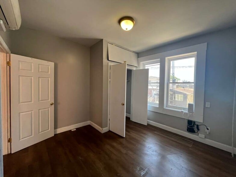 Building Photo - 937 Pavonia Ave