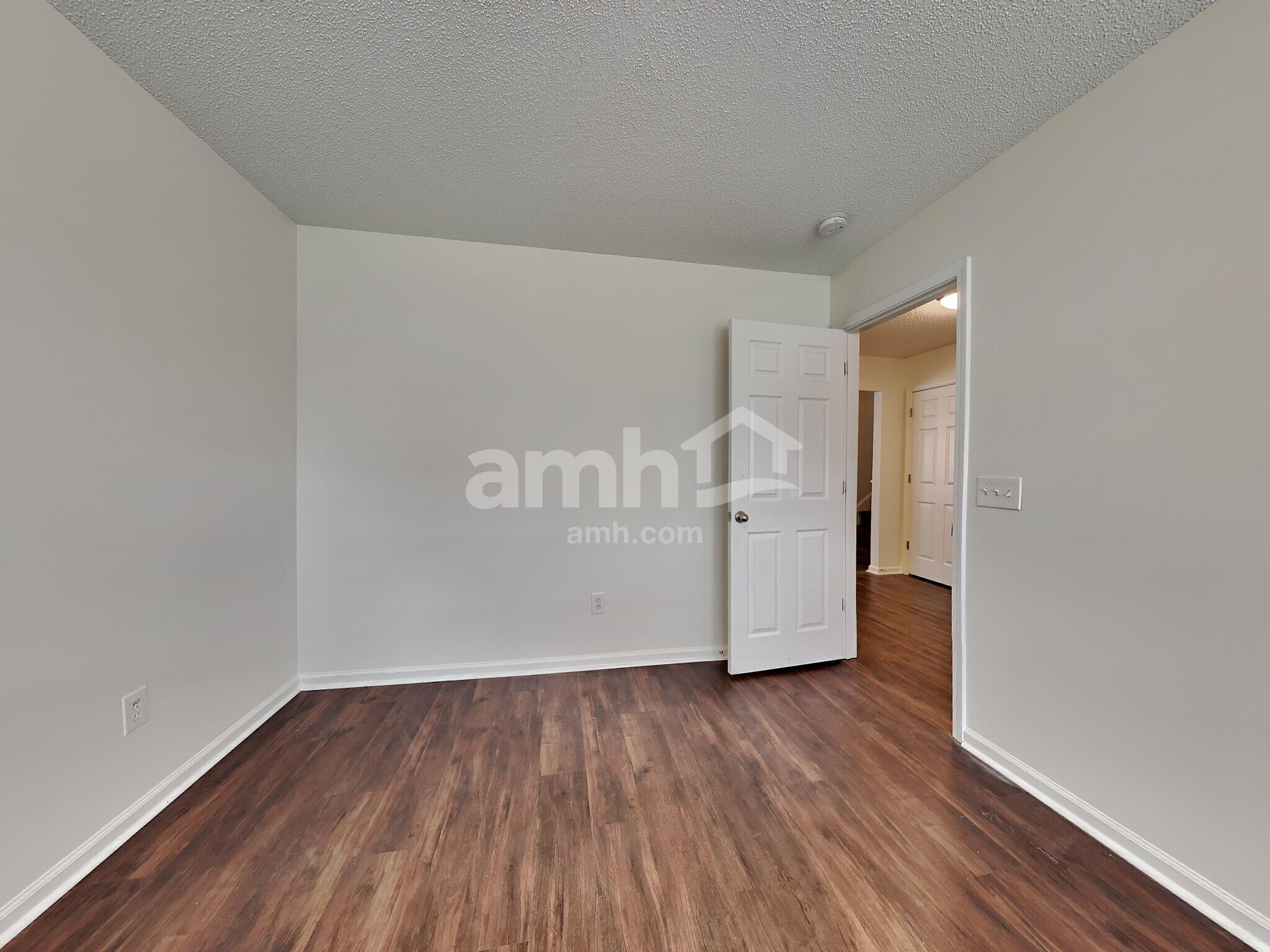 Building Photo - 3028 Crusades St