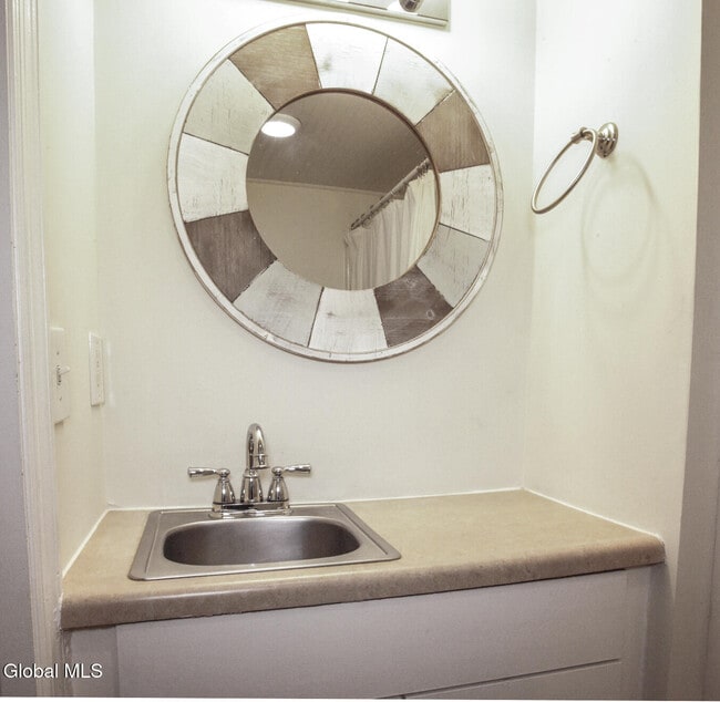 Building Photo - 10 Newark St