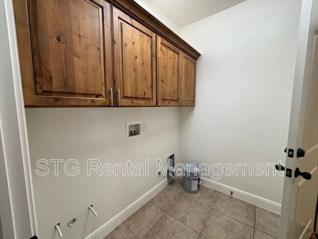 Building Photo - 750 W 350 N