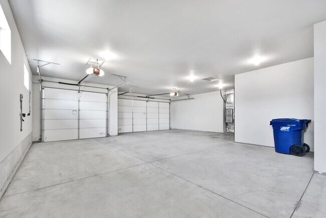 Building Photo - Coming Soon! Newer Custom built home with ...