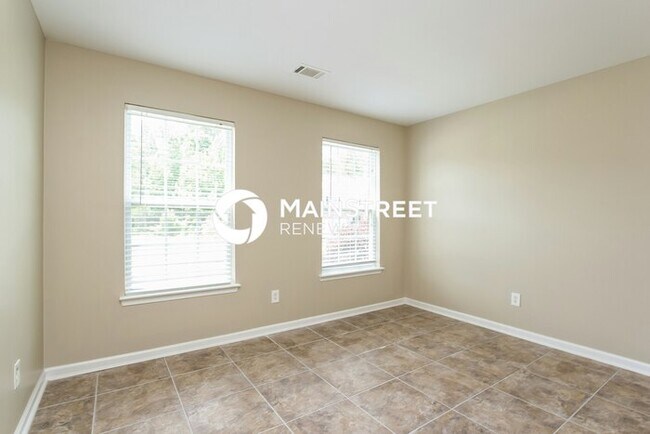 Building Photo - 4 Bedroom Pet-Friendly Home in Atlanta, GA with Main Street Renewal