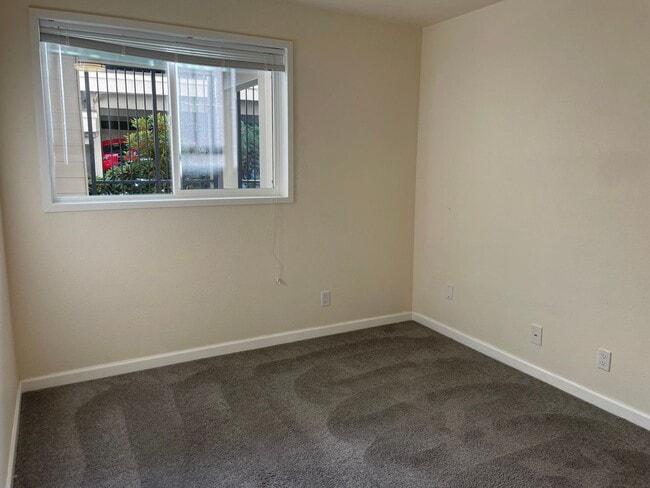 Building Photo - $500 off 1st months rent!!  Bright and Modern Northgate Condo!