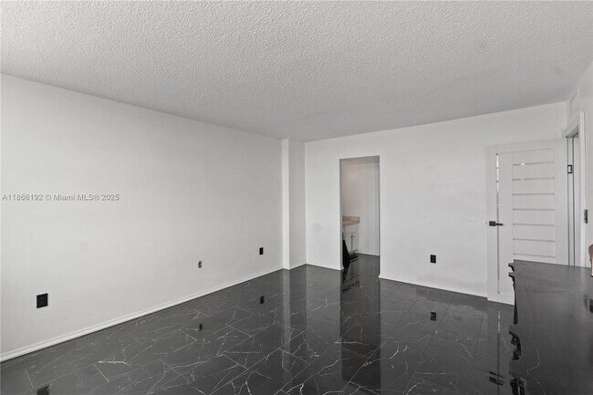 Building Photo - 1351 NE Miami Gardens Dr