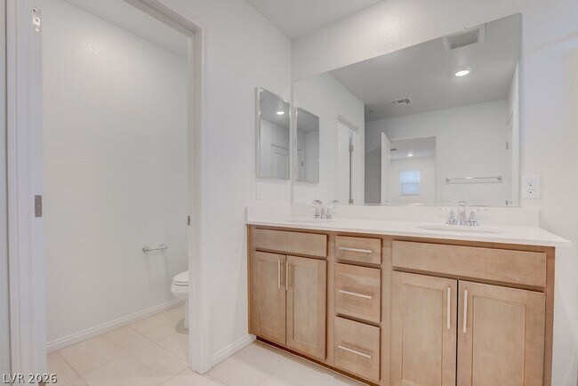 Building Photo - 2744 Tricase St