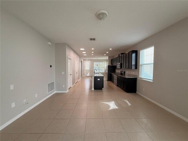 Building Photo - 8125 Graycliff Ave