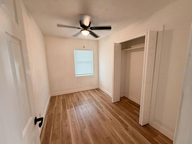 Building Photo - 4009 Deleuil Ave